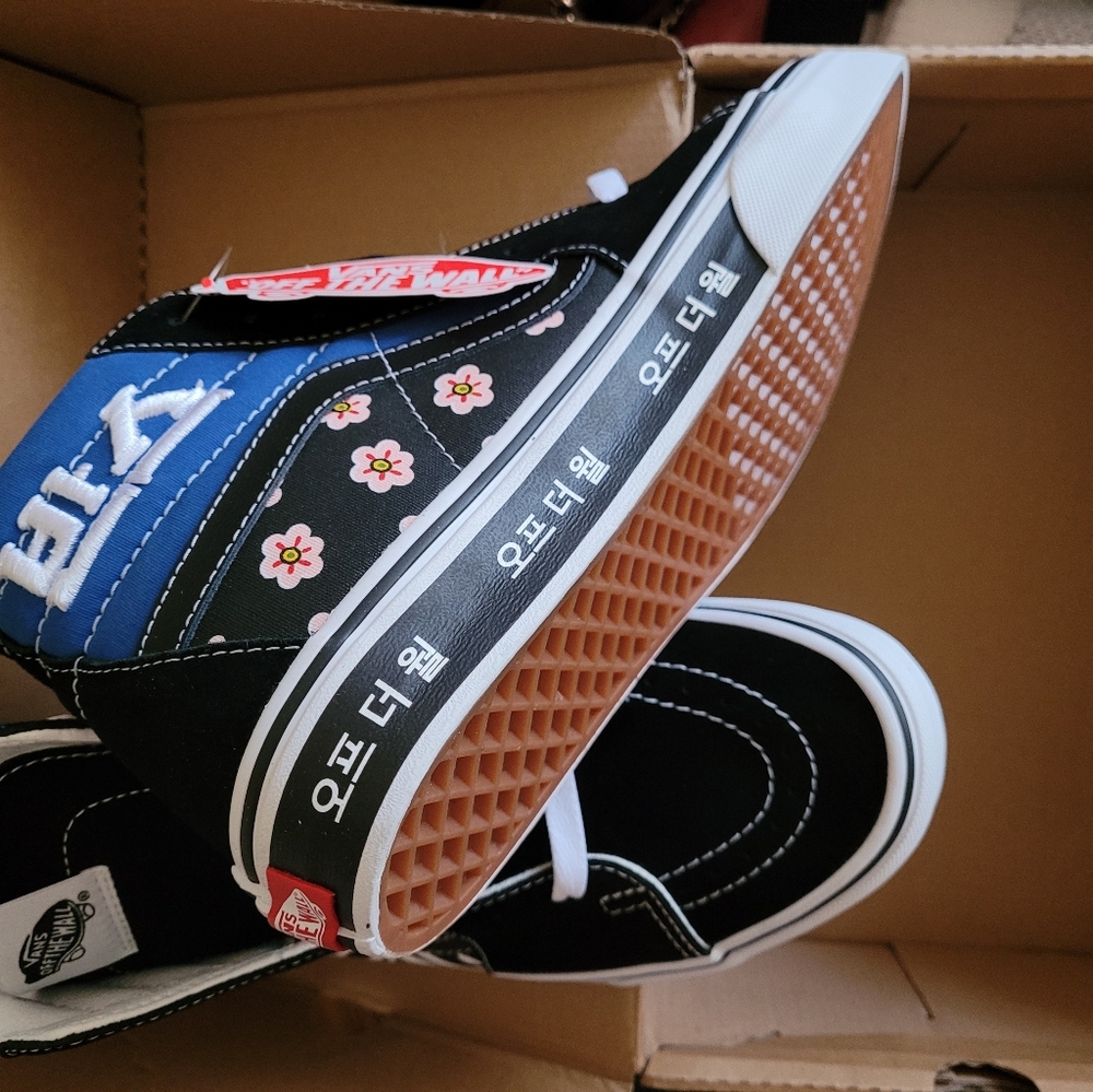 BRAND NEW WITH BOX. Vans SK-8 Korean Typography , Men US 8, Women US 9.5